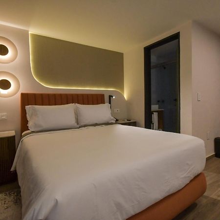 Expo Satelite 2750 Hotel & Suites Гуадалахара Екстериор снимка