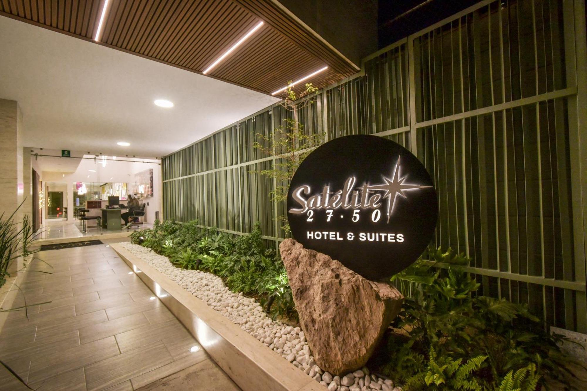 Expo Satelite 2750 Hotel & Suites Гуадалахара Екстериор снимка