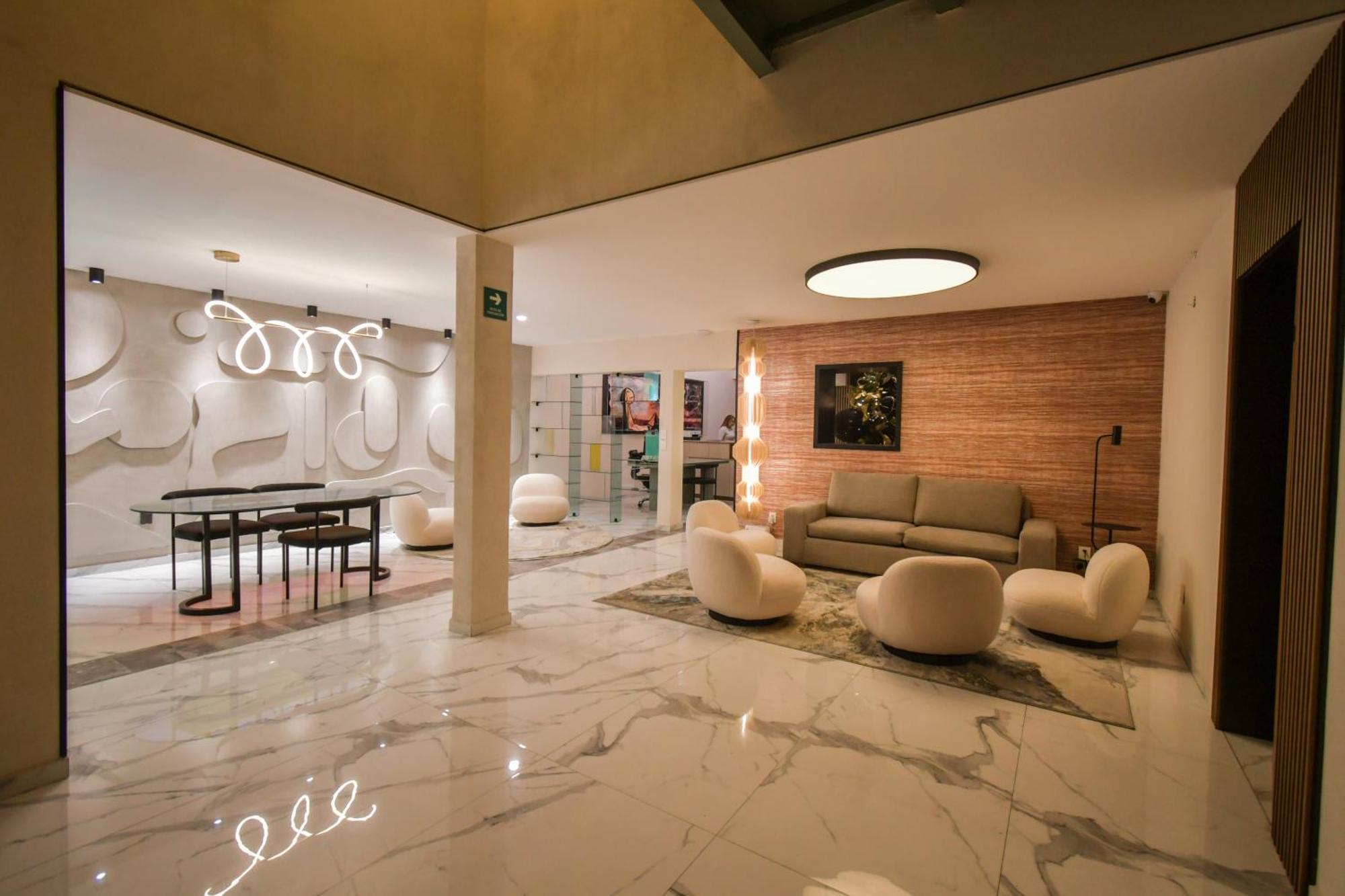 Expo Satelite 2750 Hotel & Suites Гуадалахара Екстериор снимка