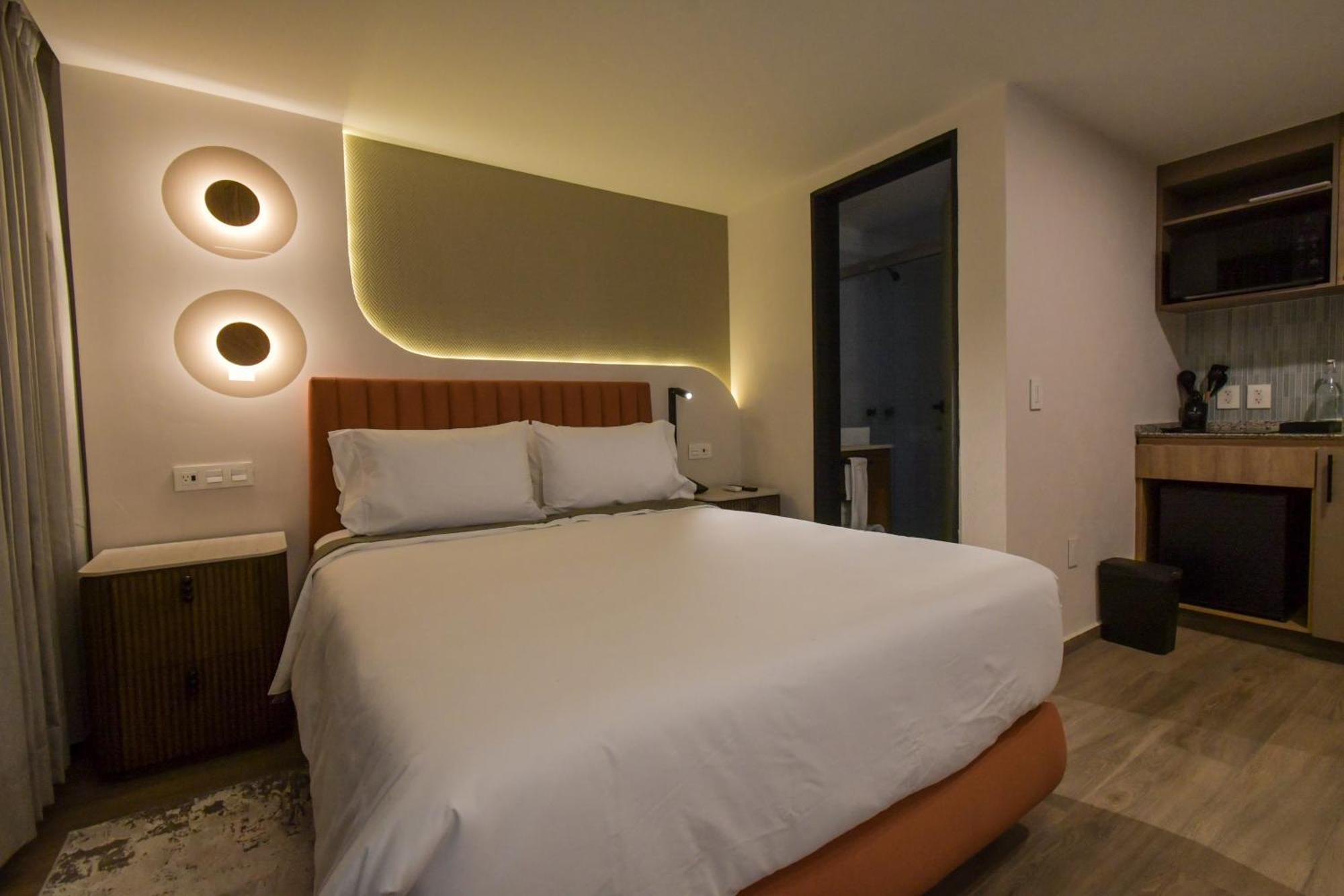 Expo Satelite 2750 Hotel & Suites Гуадалахара Екстериор снимка
