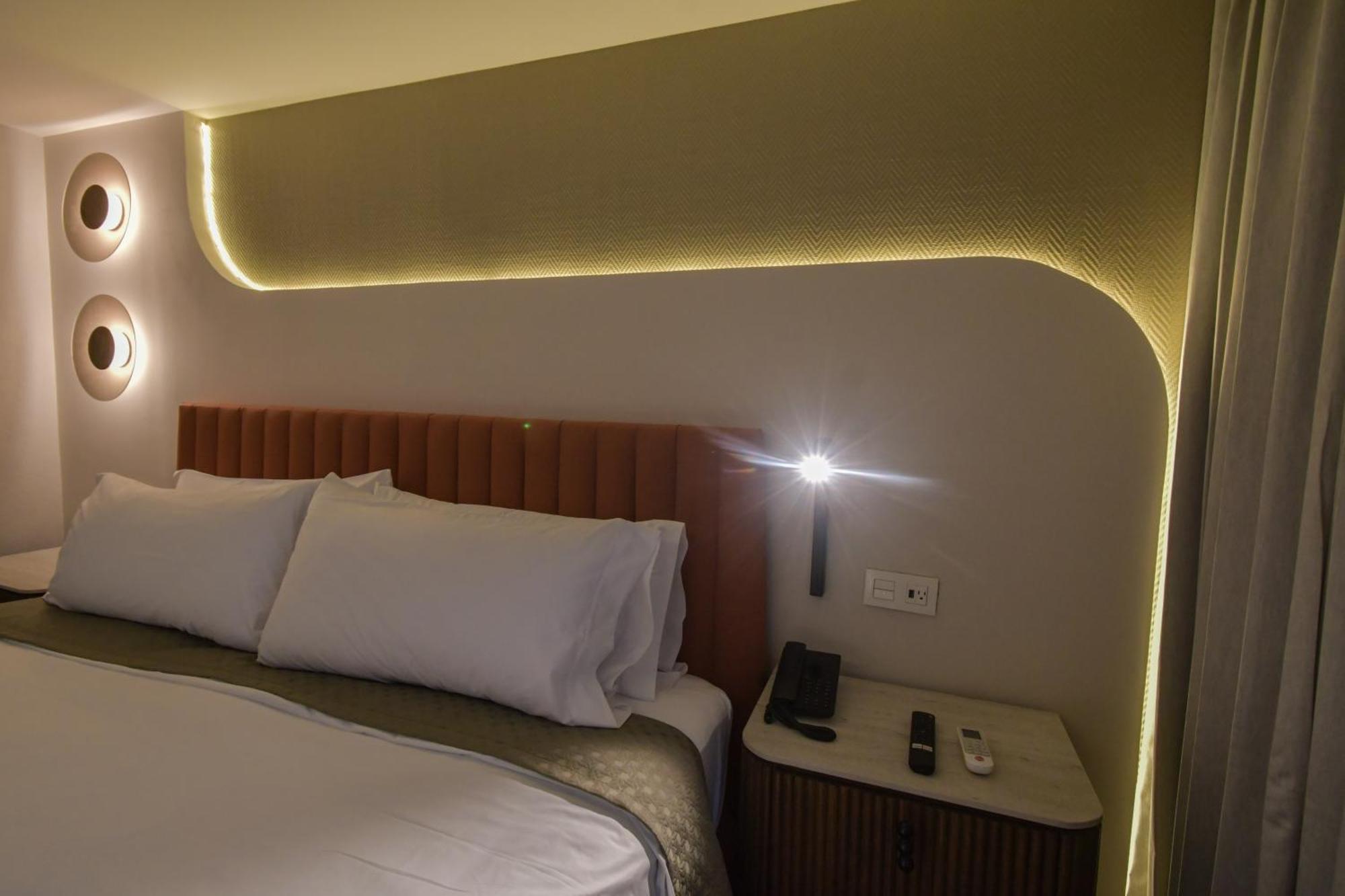 Expo Satelite 2750 Hotel & Suites Гуадалахара Екстериор снимка