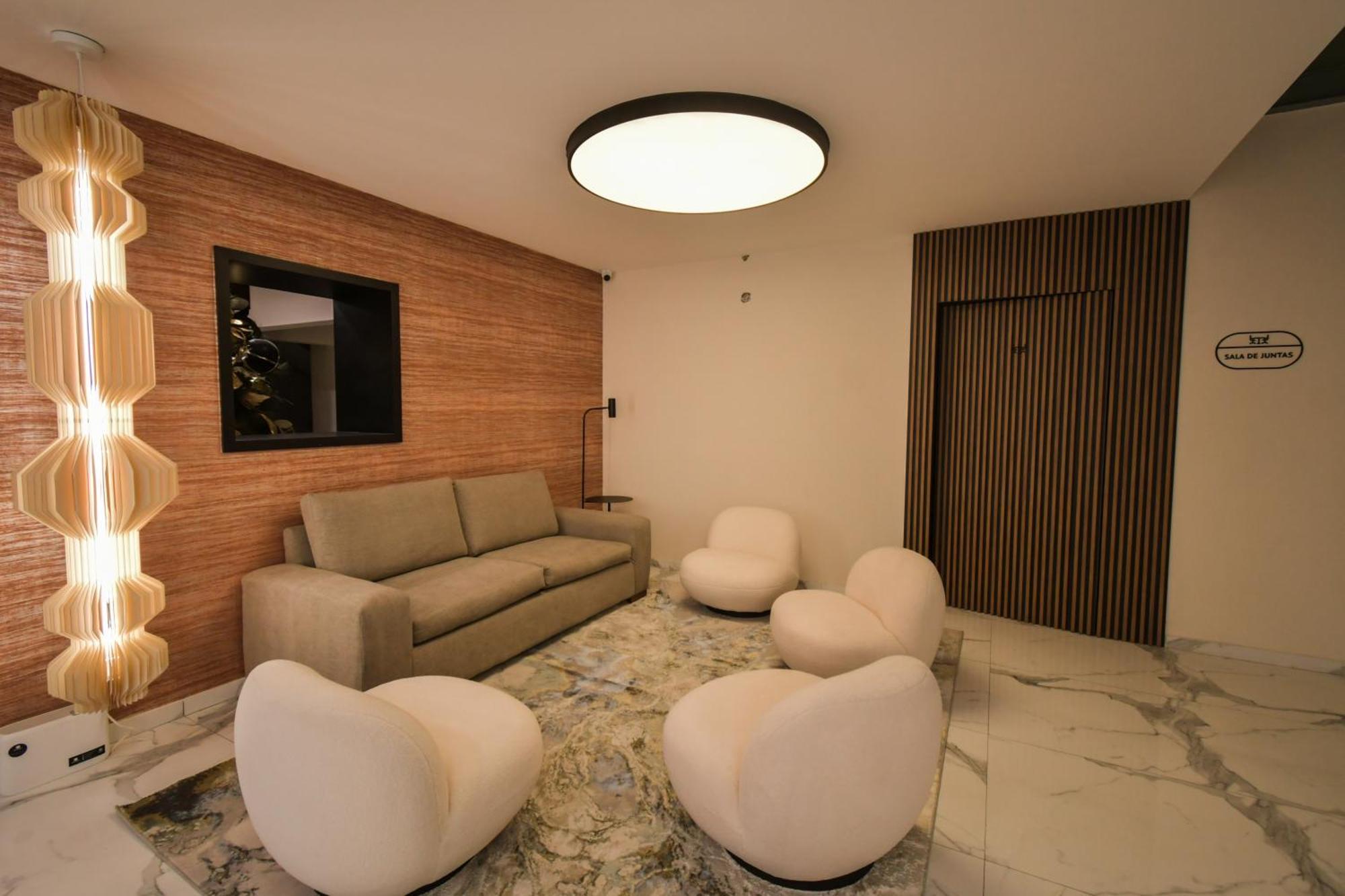 Expo Satelite 2750 Hotel & Suites Гуадалахара Екстериор снимка