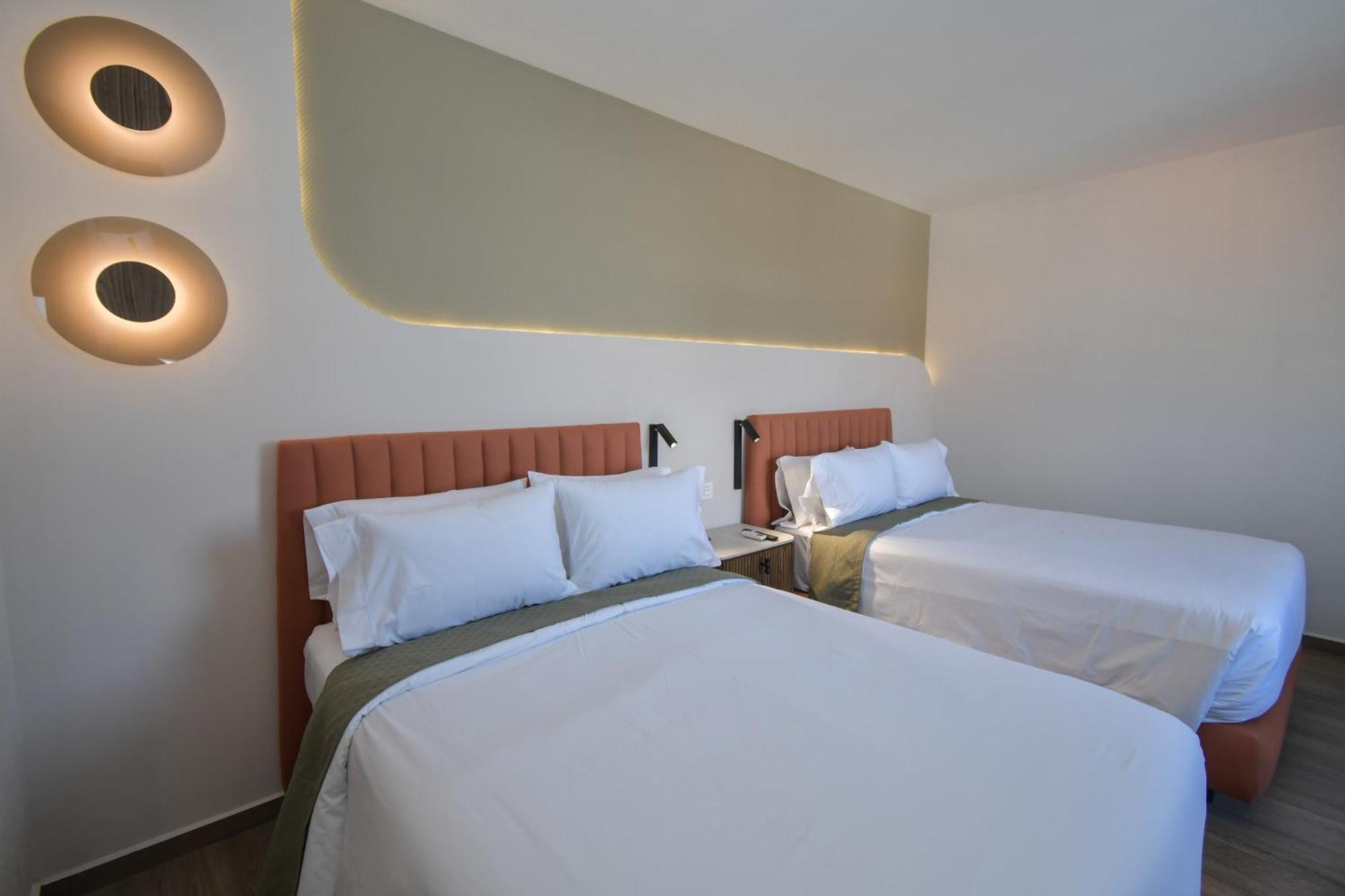 Expo Satelite 2750 Hotel & Suites Гуадалахара Екстериор снимка