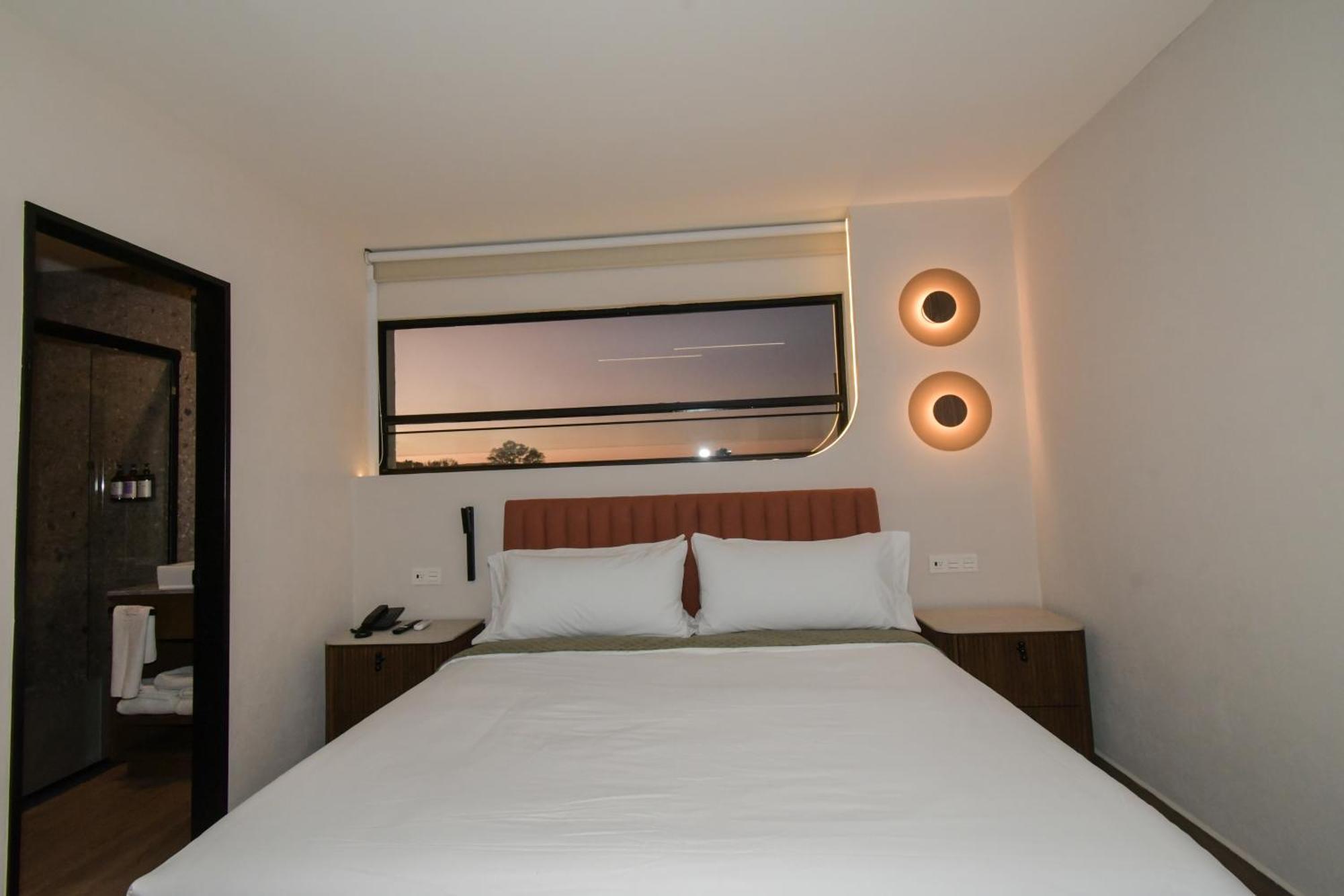 Expo Satelite 2750 Hotel & Suites Гуадалахара Екстериор снимка