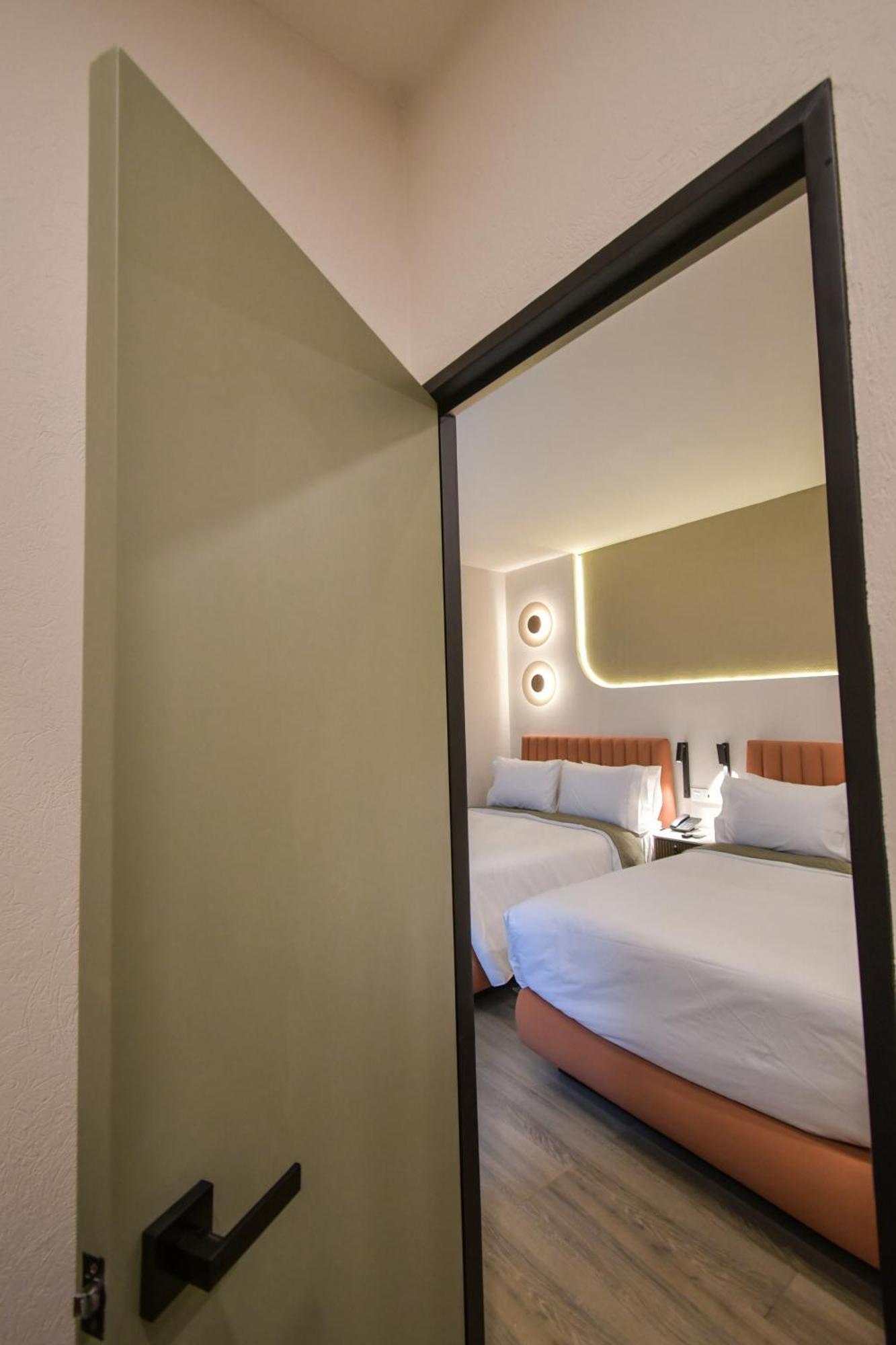 Expo Satelite 2750 Hotel & Suites Гуадалахара Екстериор снимка