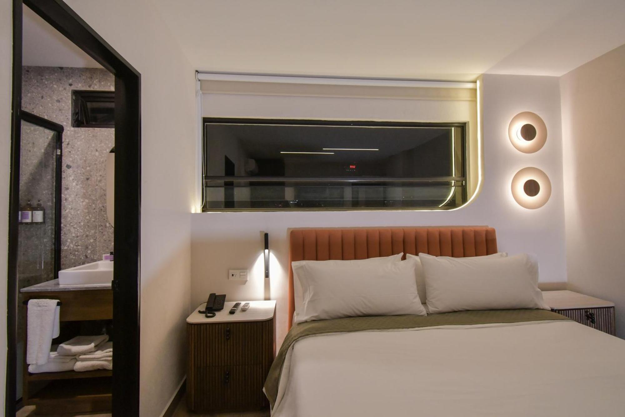 Expo Satelite 2750 Hotel & Suites Гуадалахара Екстериор снимка