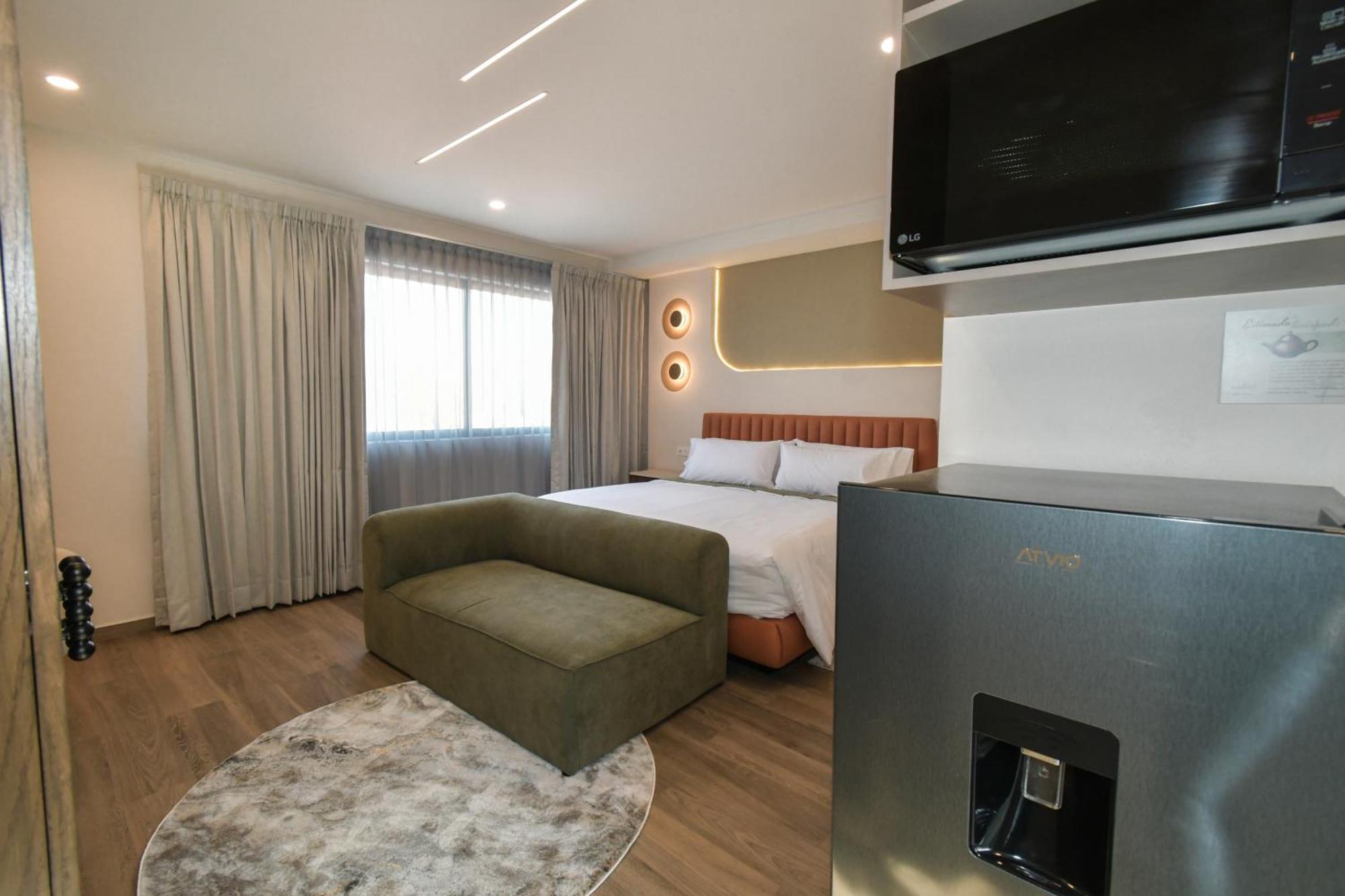 Expo Satelite 2750 Hotel & Suites Гуадалахара Екстериор снимка