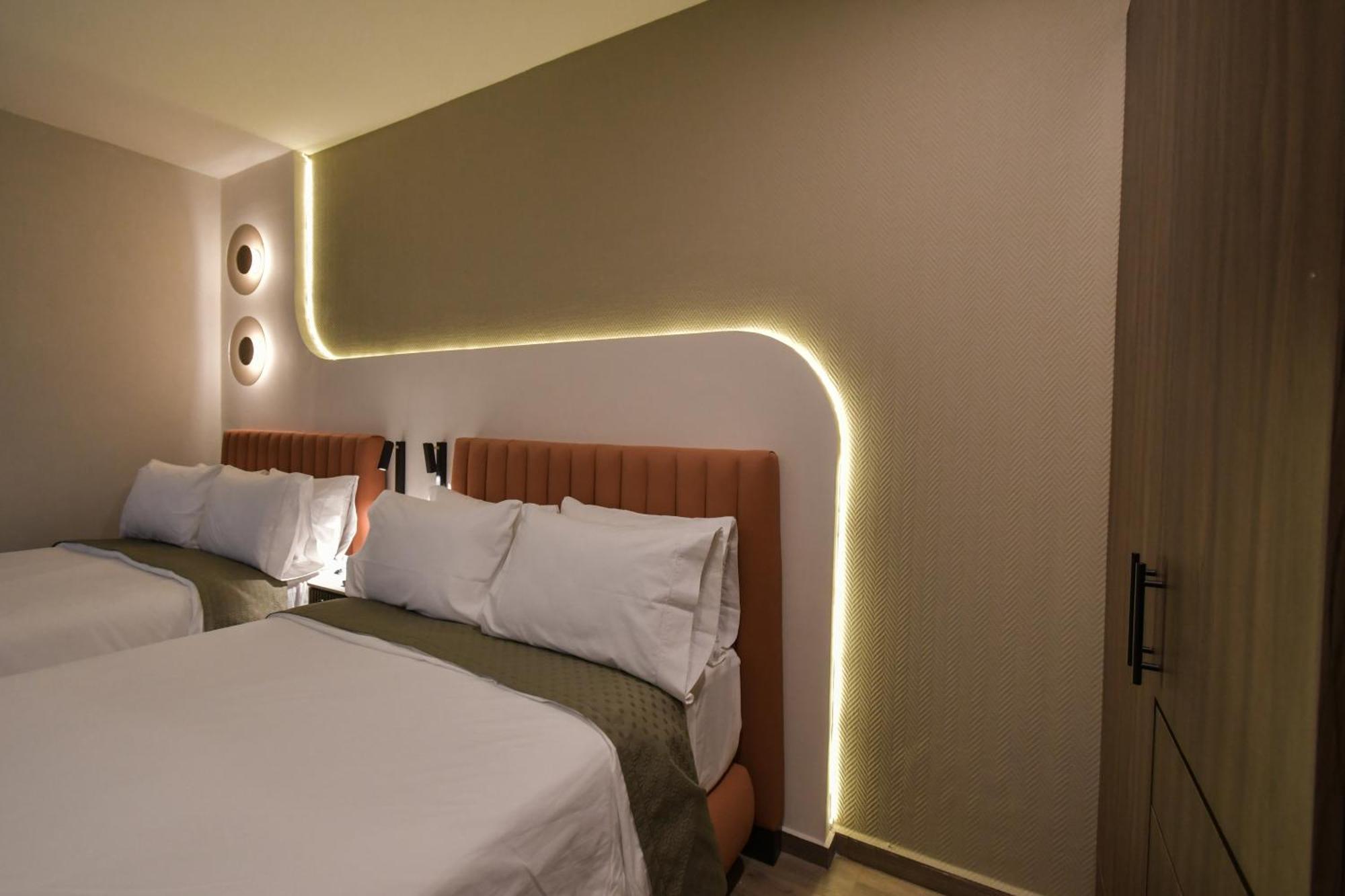 Expo Satelite 2750 Hotel & Suites Гуадалахара Екстериор снимка