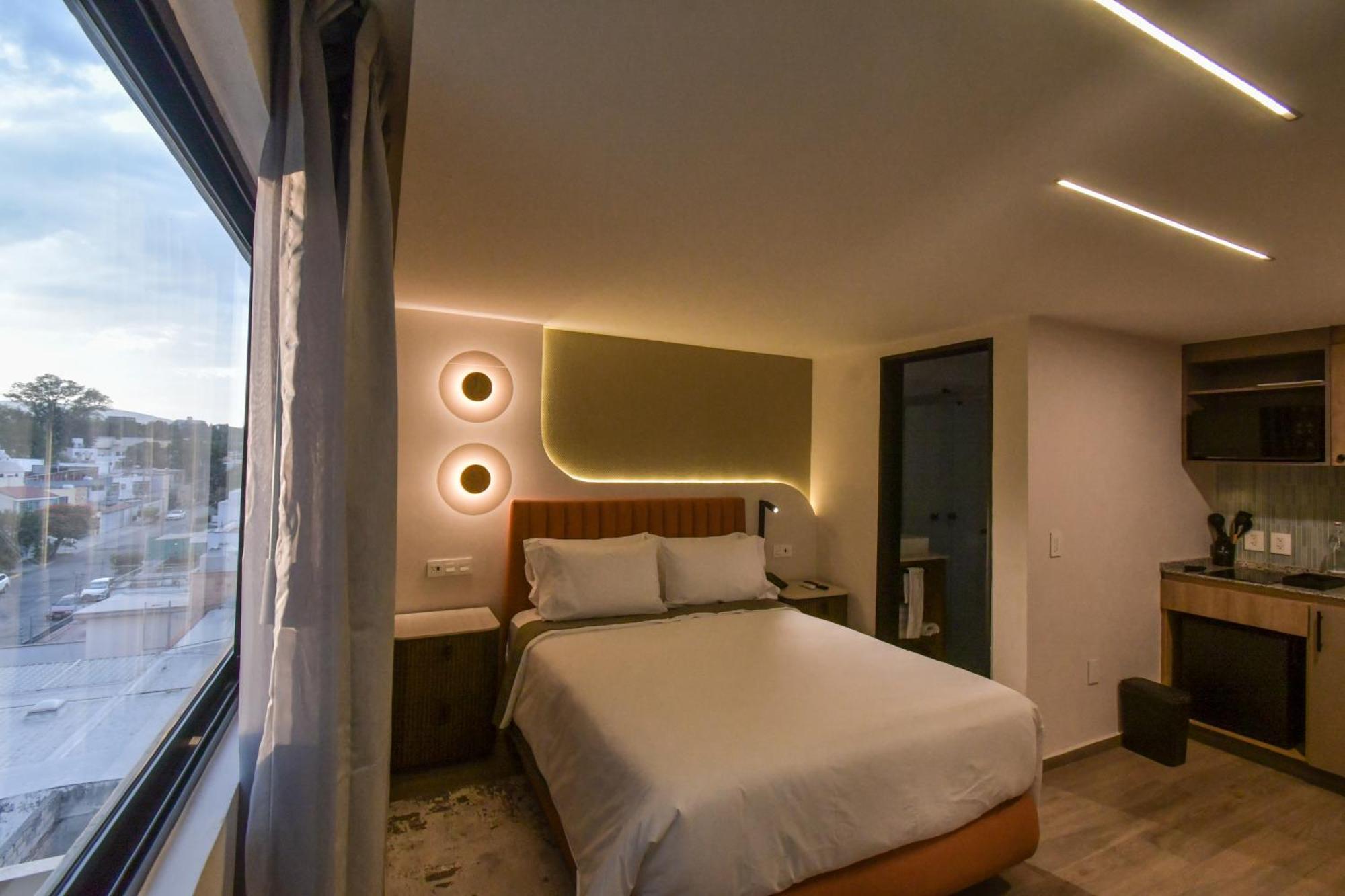 Expo Satelite 2750 Hotel & Suites Гуадалахара Екстериор снимка