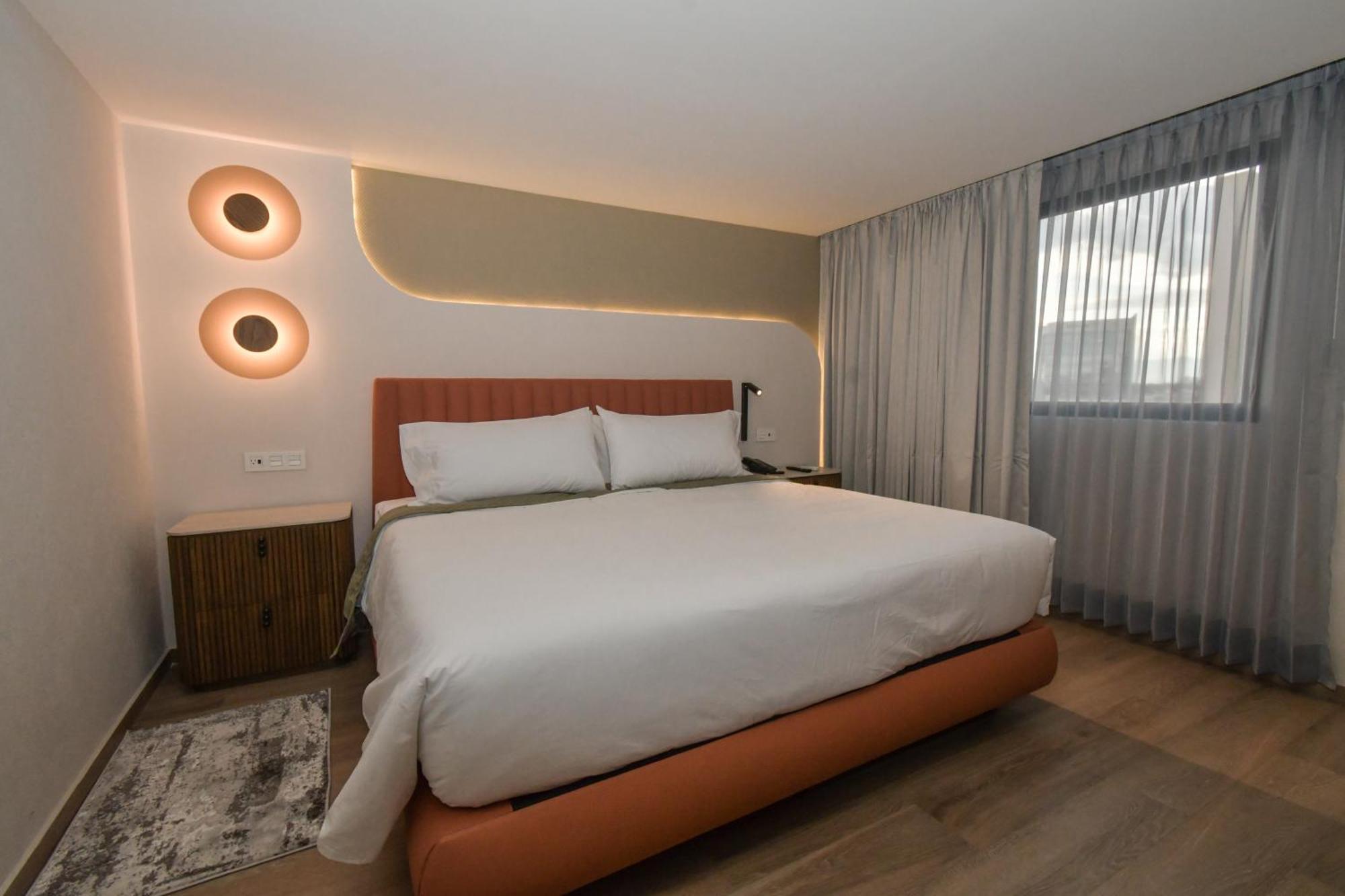 Expo Satelite 2750 Hotel & Suites Гуадалахара Екстериор снимка