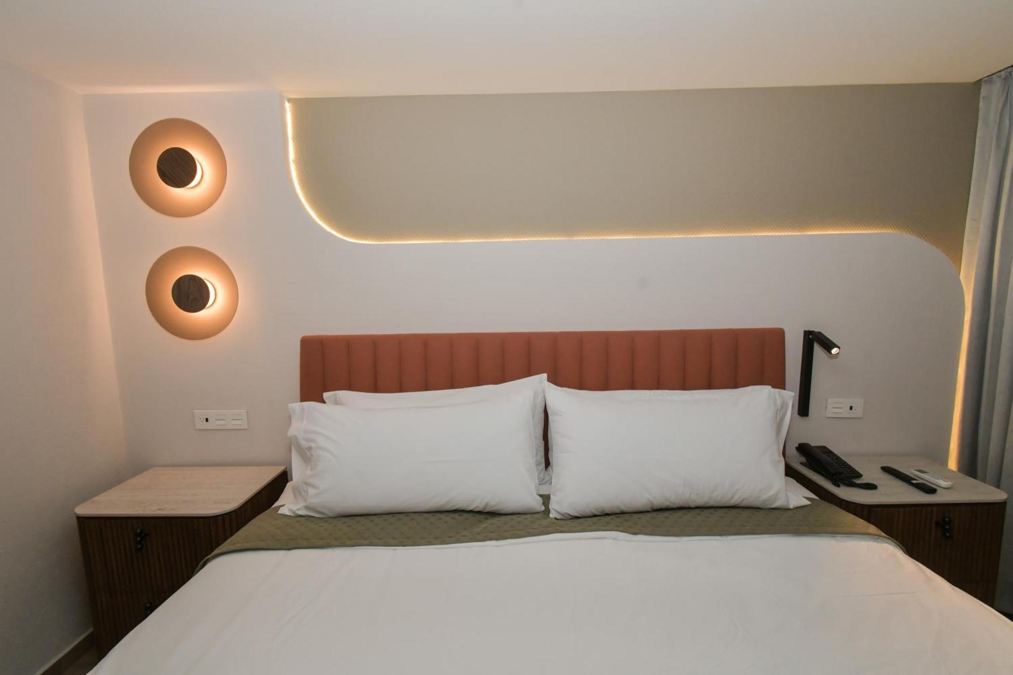 Expo Satelite 2750 Hotel & Suites Гуадалахара Екстериор снимка