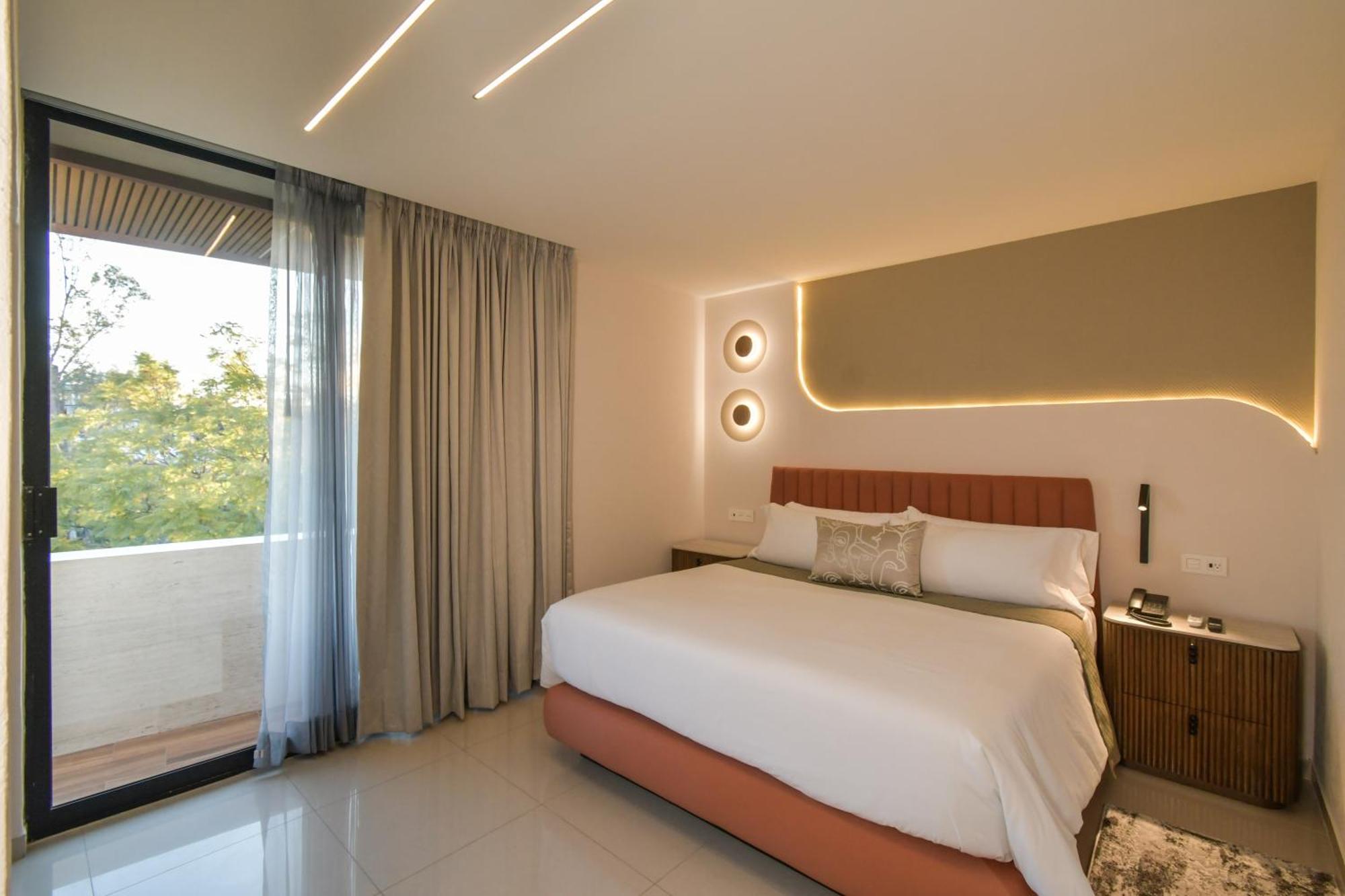 Expo Satelite 2750 Hotel & Suites Гуадалахара Екстериор снимка
