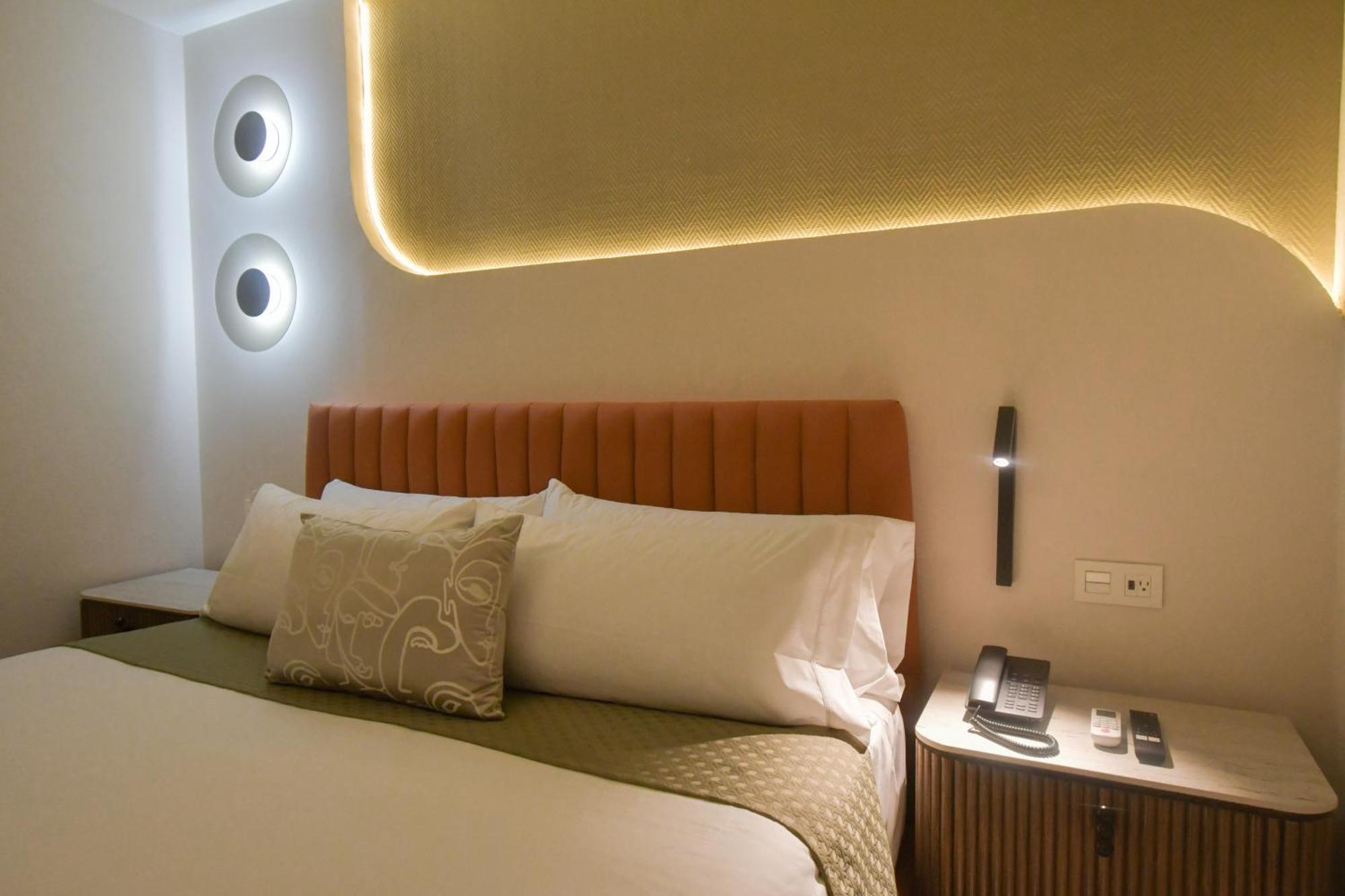 Expo Satelite 2750 Hotel & Suites Гуадалахара Екстериор снимка