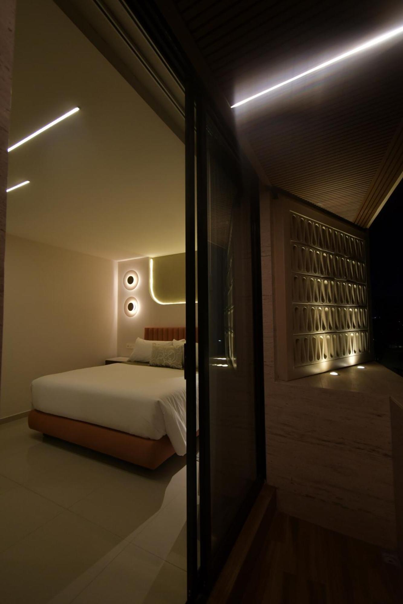Expo Satelite 2750 Hotel & Suites Гуадалахара Екстериор снимка